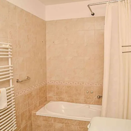 Ottó Apartamento *